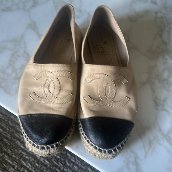 Chanel two tone leather espadrilles.. - Picture 6 of 6